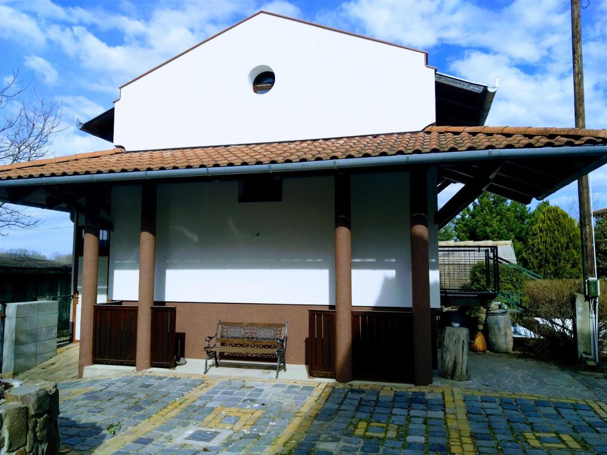 Dabasi Lovas Vendeghaz Hotel Exterior photo