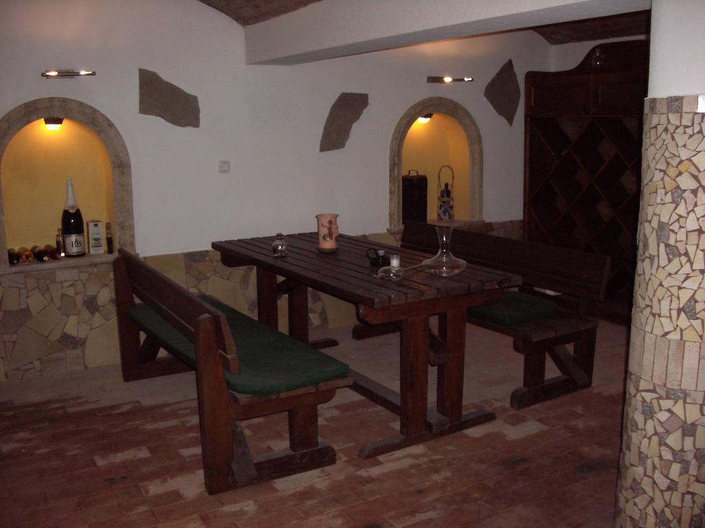 Dabasi Lovas Vendeghaz Hotel Exterior photo